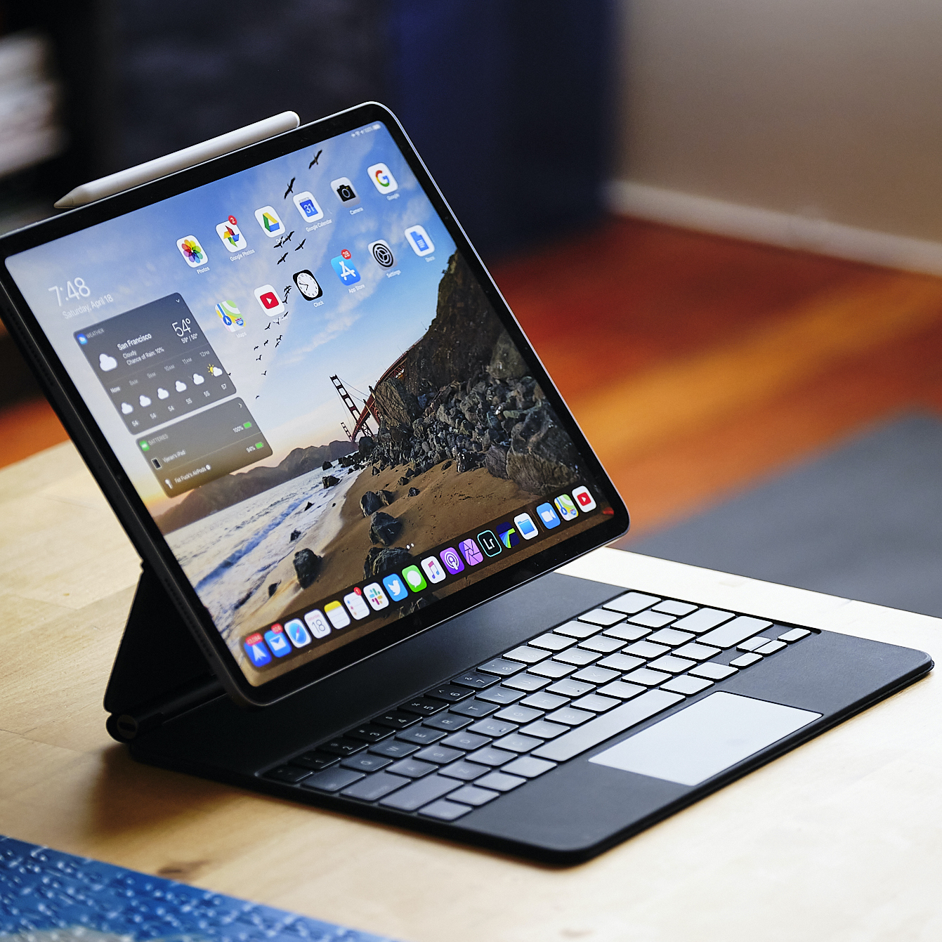 Apple iPad Air 5 e compatibilă cu Magic Keyboard de la Apple
