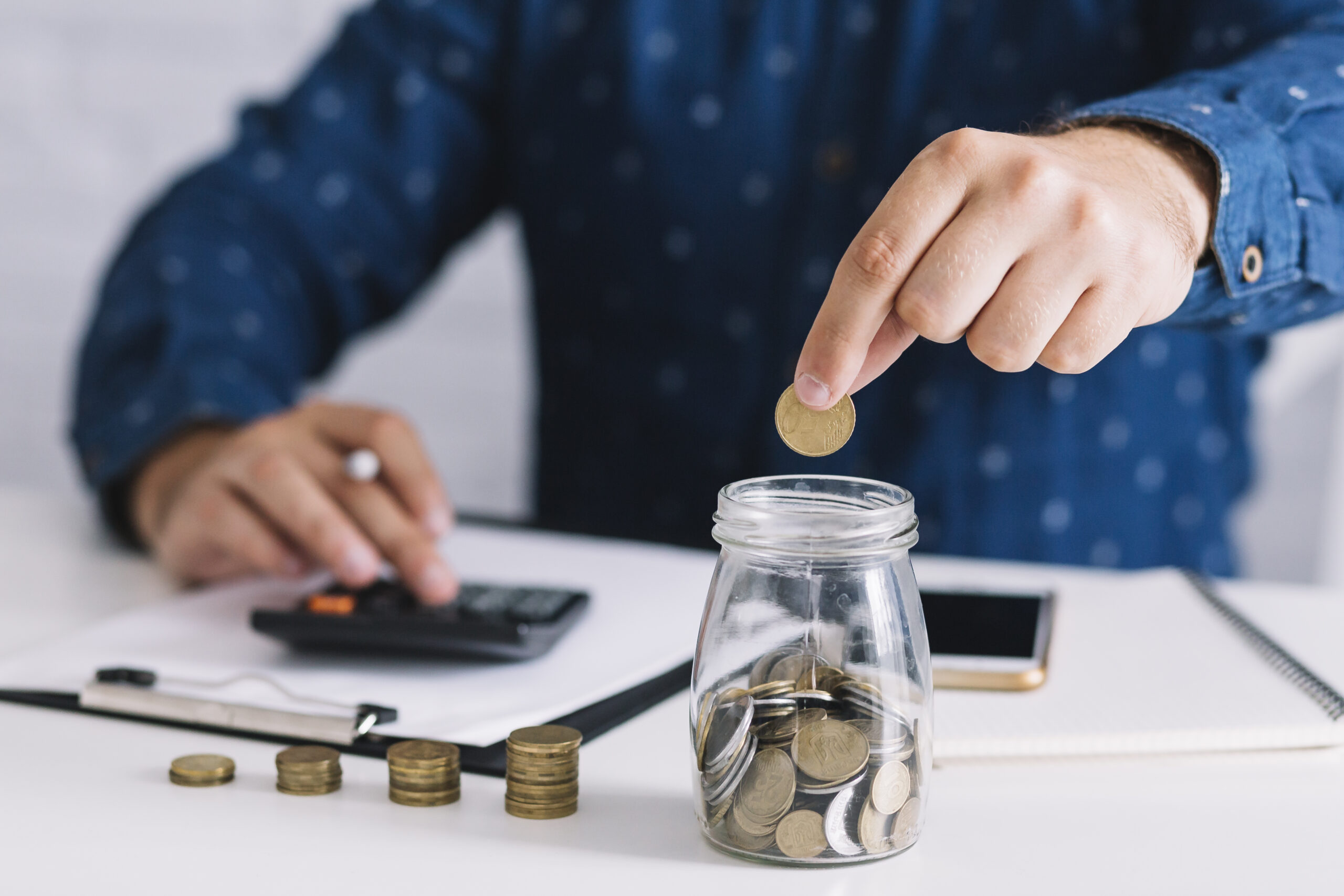 Poți chiar să împarți seiful cu un alt prieten sau membru al familiei pentru a economisi împreună spre un scop comun