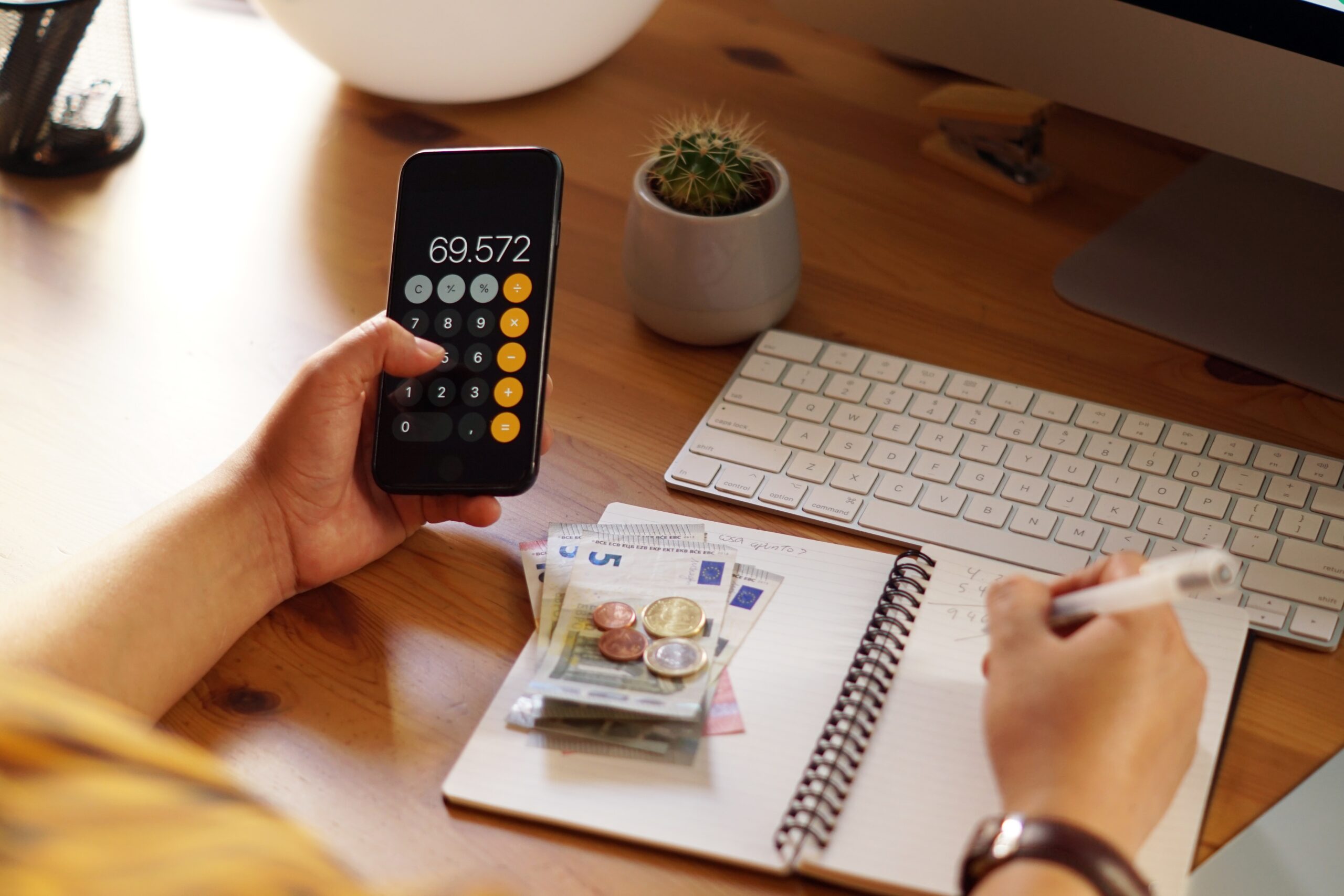 Azi explorăm modurile prin care tehnologia te ajută să intri la dietă financiară, să îți redescoperi libertatea dată de independența financiară și plăcerea de a avea o plasă reală de siguranță.