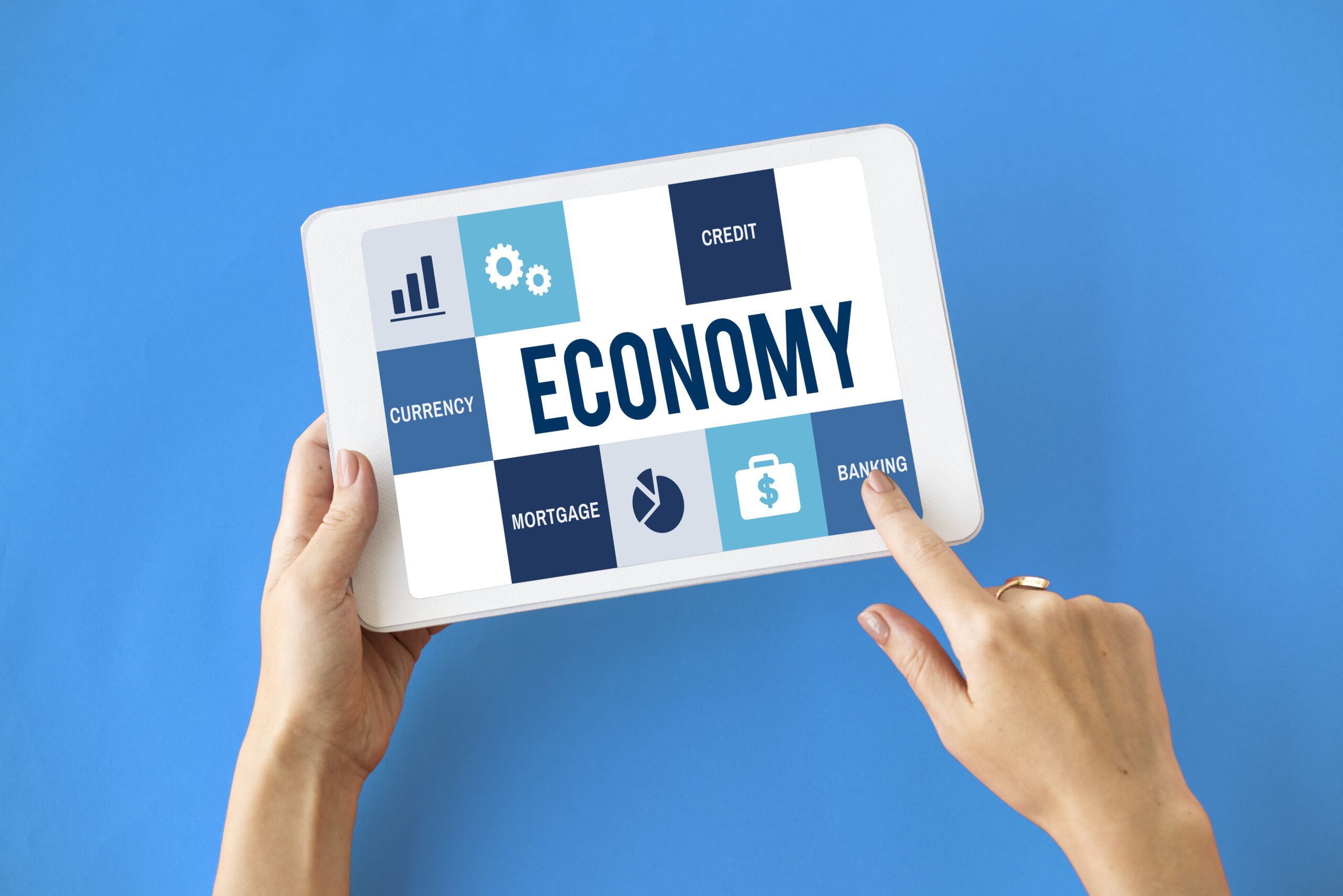 E plin de aplicații ce au ca scop să te ajute cu obiceiul de a economisi.